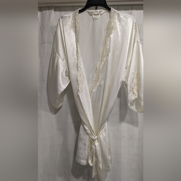 Victoria's Secret Other - VICTORIA'S Secret White Lace and Sequin Bridal Robe